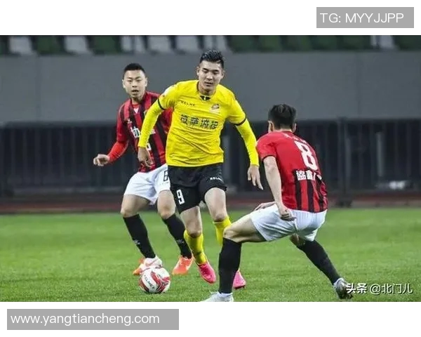 南京足球队状态引发热议球迷对球队表现分歧明显