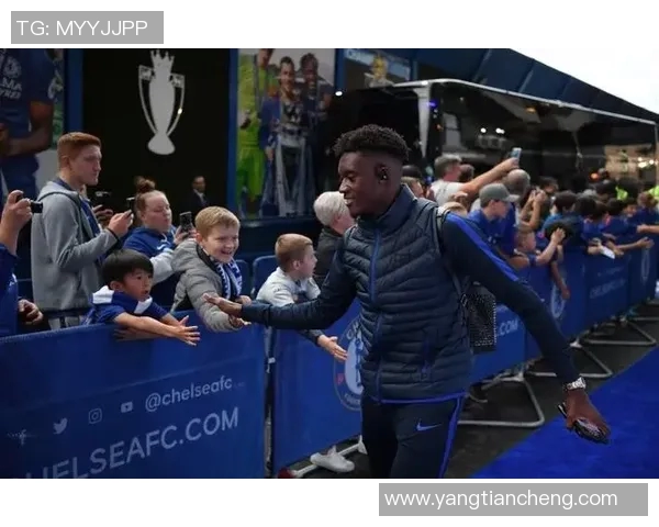 切尔西迎战格里姆斯比期待精彩对决球迷热情高涨助威球队奋战 切尔西迎战格里姆斯比期待精彩对决球迷热情高涨助威球队奋战