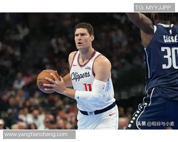 布鲁克洛佩斯：从NBA巨星到篮球战术的多面手