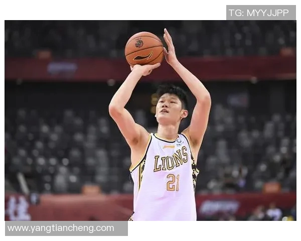 胡金秋:从青涩新星到篮球场上的耀眼巨星的成长之路与未来展望 胡金秋:从青涩新星到篮球场上的耀眼巨星的成长之路与未来展望