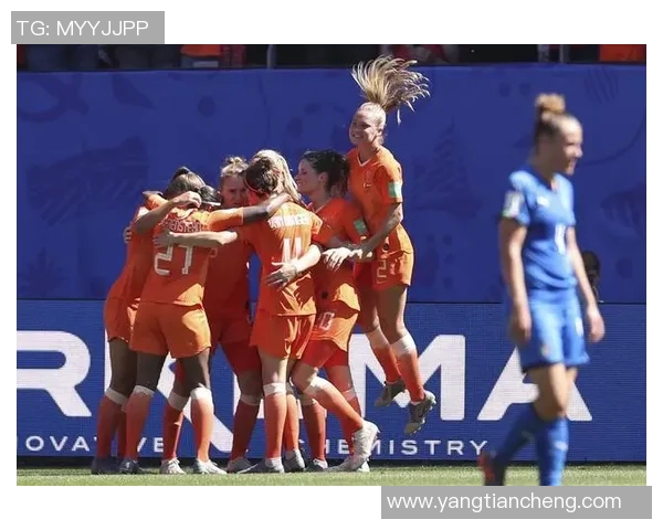 意大利女足与荷兰女足激战正酣谁能在欧洲赛场脱颖而出