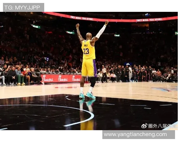 76人对湖人激战正酣球星对决引发球迷热议与期待