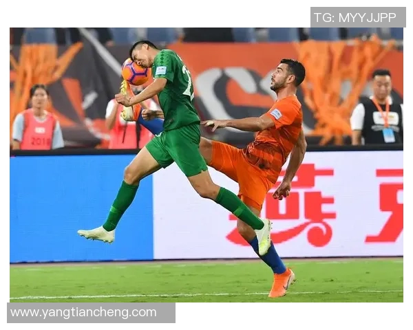 国安与鲁能激战正酣解说员激情四溢为你呈现精彩瞬间