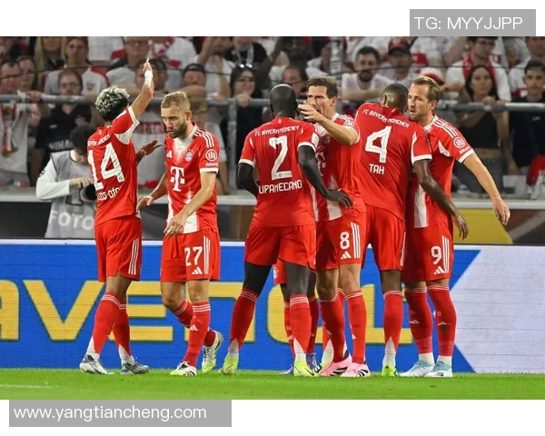 莱万重返德甲赛场引发拜仁球迷愤怒指责其忘恩负义情绪高涨